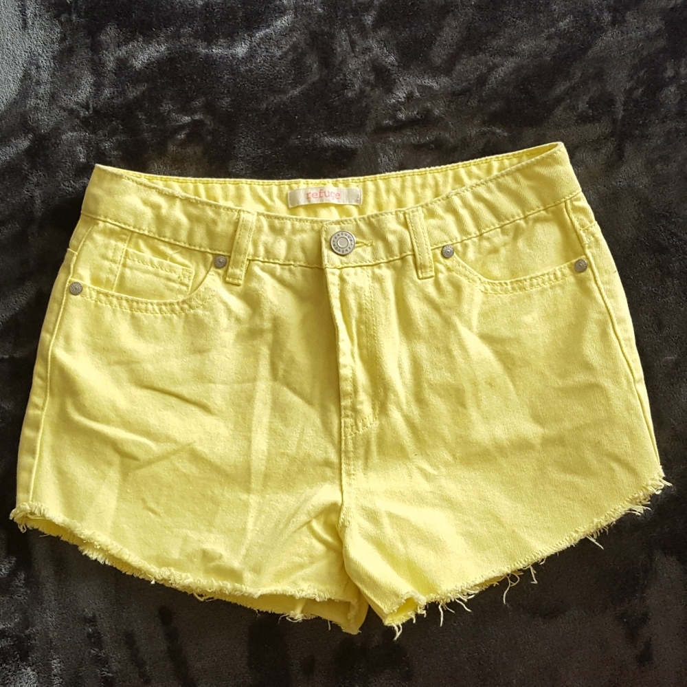 Yellow wash Refuge jean shorts